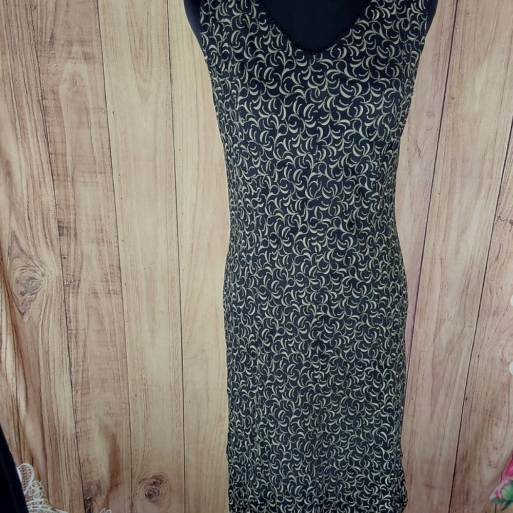 Ann Taylor Black V-Neck Dress With An Abstract Pattern